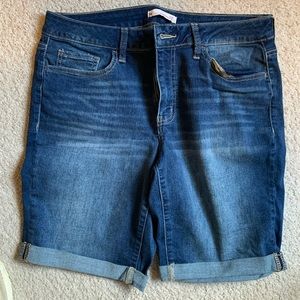 Women’s Bermuda Sorts